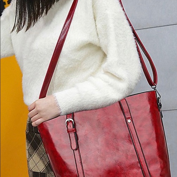 🔥RED TOTE - Picture 2 of 3